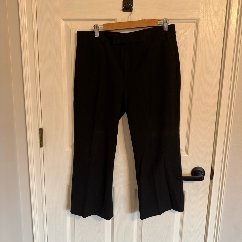Old Navy Black Stretch Pants, cropped flat front with pockets Size 12 EUC